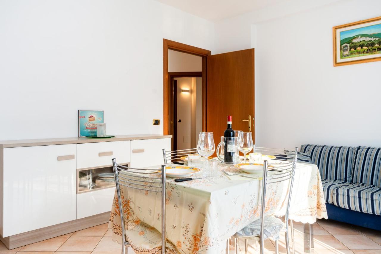 באסטיה אומברה Casa Del Giardino Bright Apartment מראה חיצוני תמונה